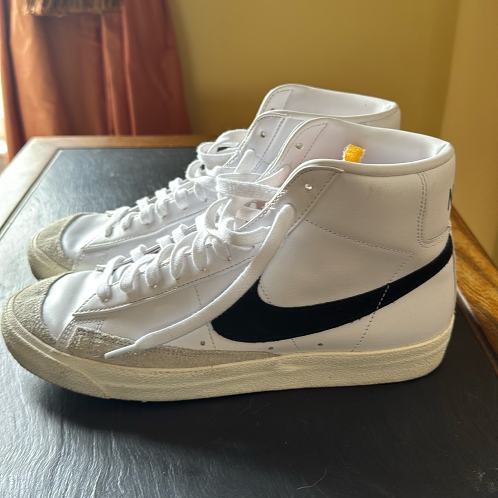 White Nike High Tops .. Like New